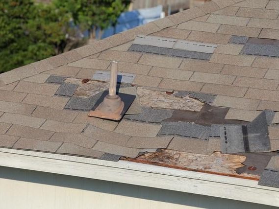 10 Serious Warning Signs Your Roof Isn’t Safe