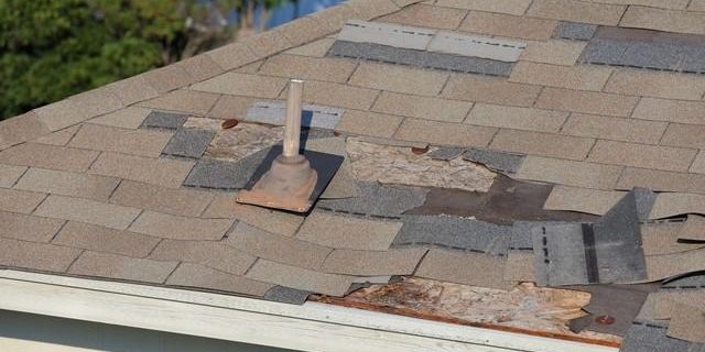 sms-blog-warning-signs_1555009995 10 Serious Warning Signs Your Roof Isn’t Safe